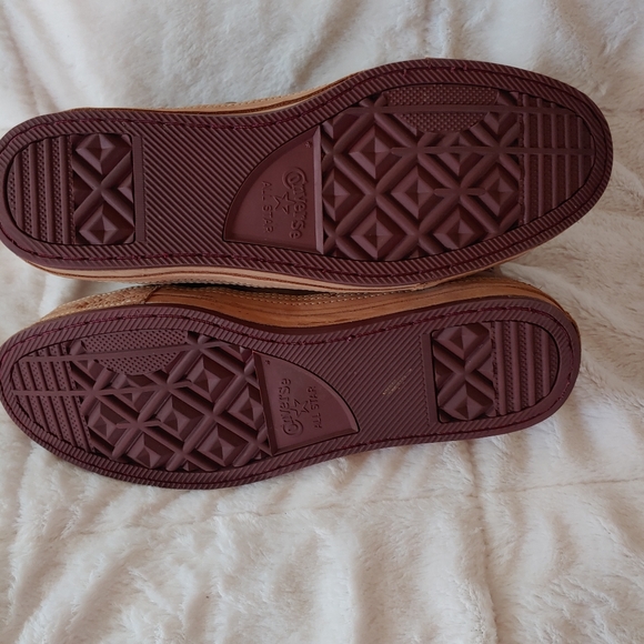 Men's Converse leather sneakers.  Size 9.5 - Picture 13 of 16